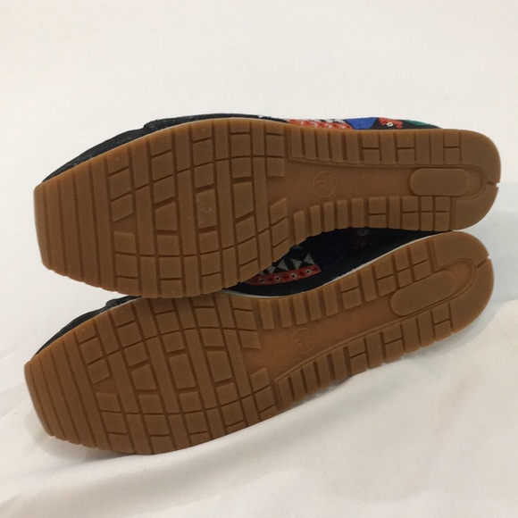 Womans canvas geometric embroidered cloth sneaker - Picture 5 of 6